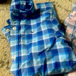 Boys vineyard vines performance button down shirts

Size 4t